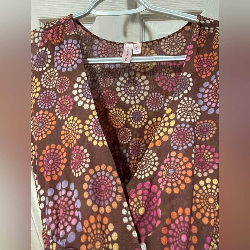 Sweet Pea for New York blouse, “Wilma” size XL Light weight nylon v-neck low cut - Picture 6 of 9